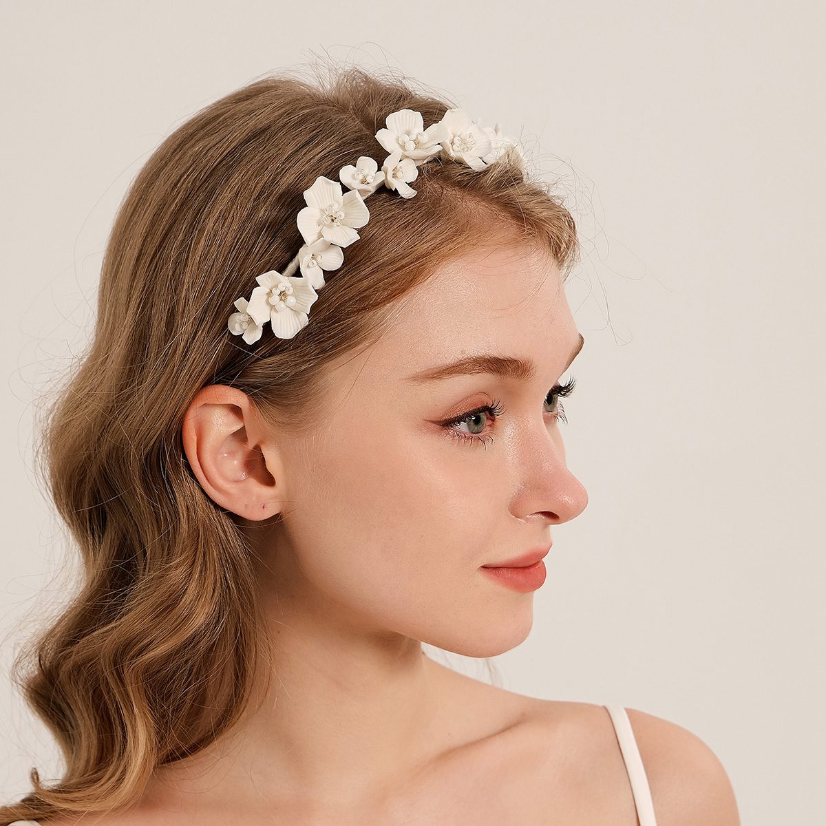 Efily Bride White Flower Hair  - đánh giá và giá Wedding Supply List