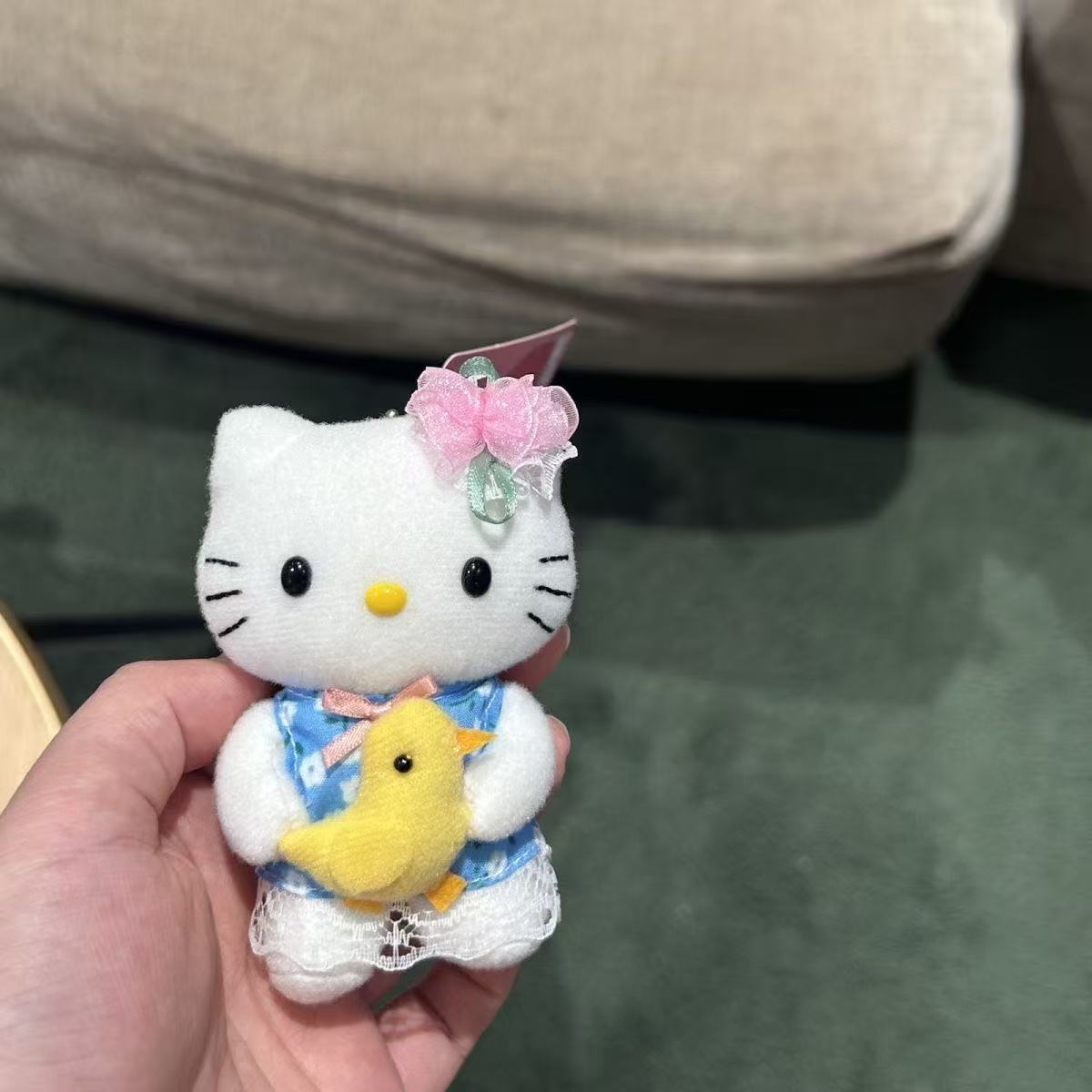 Hello Kitty Hug Duck Floral Dr - đánh giá và giá Good Floral & Wedding Decor Supply